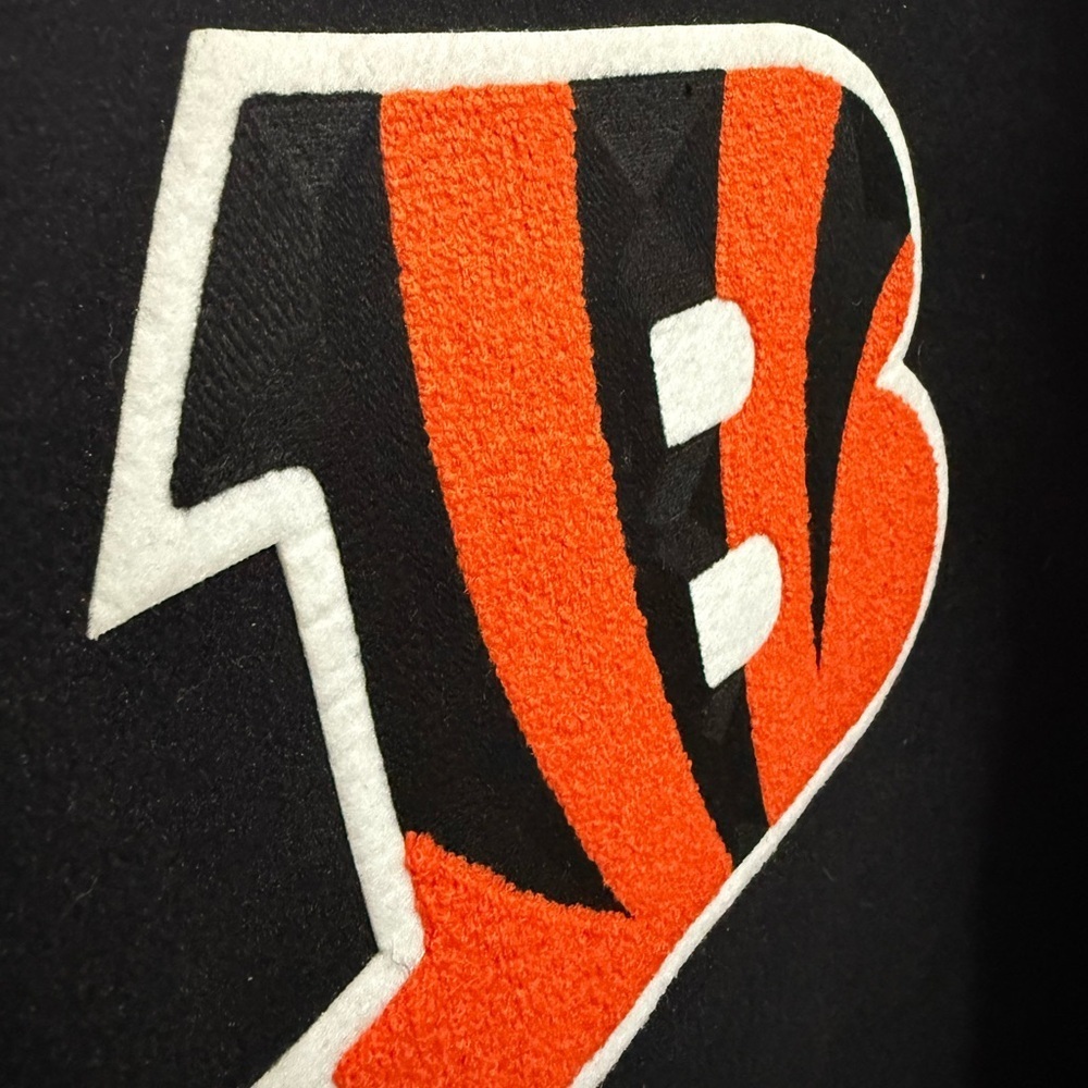 Women’s Wool Varsity Cincinnati Bengals jacket black/white Pro Standard Luxury - Picture 7 of 9